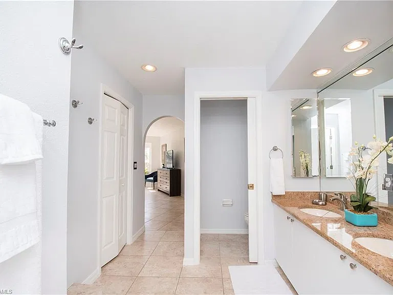 2806 SW 39th St — Photo 13