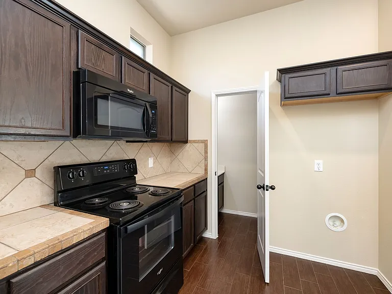 365 Orbit Dr — Photo 8