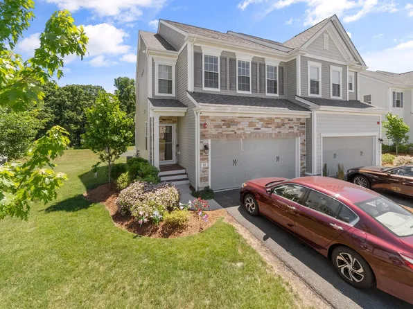 51 Spruce St, Hopkinton, MA 01748