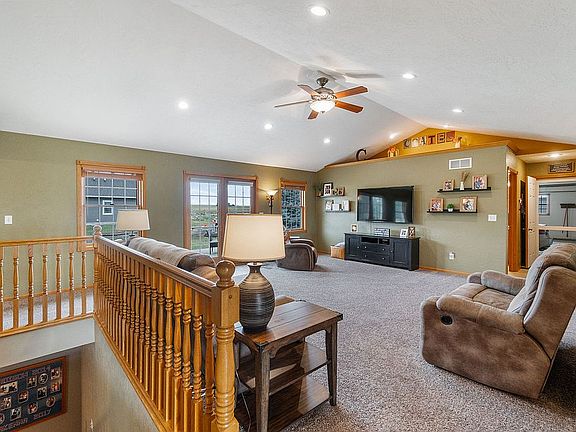 5th image of 1004 Rosewood Dr