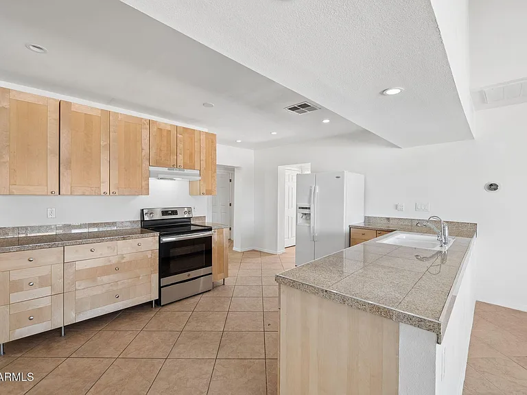 7 S Catalina St — Photo 7