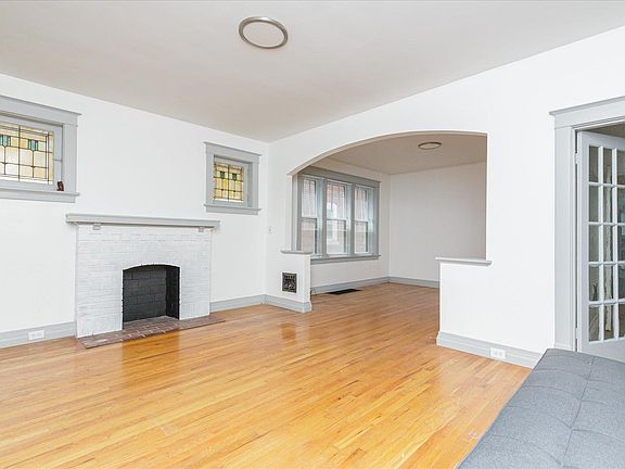 4th image of 5211 S Grand Blvd