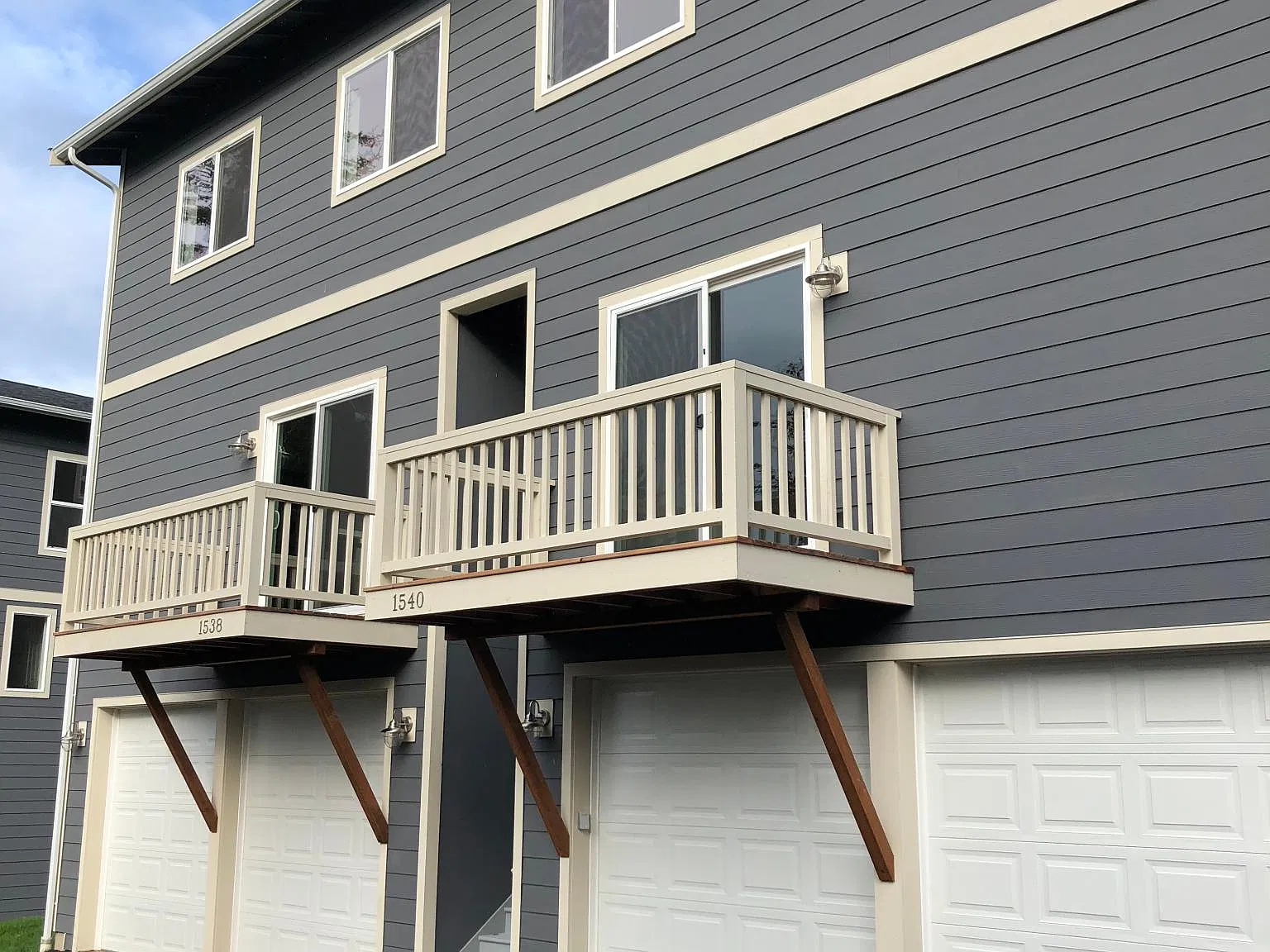 2 bed, 1.5 bath, 1056 sqft, $2,100 — Photo 2
