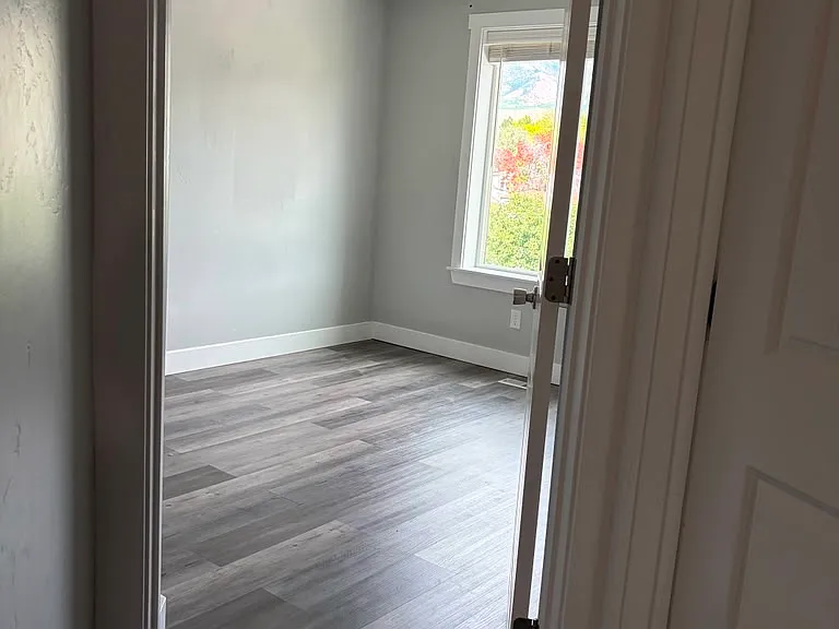 2412 N 200 E — Photo 4