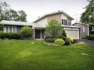 8205 Westview Ln, Woodridge, IL 60517