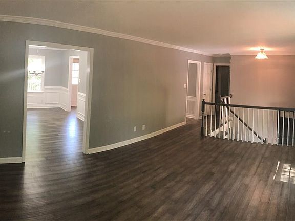 4th image of 2627 Cedar Creek Dr