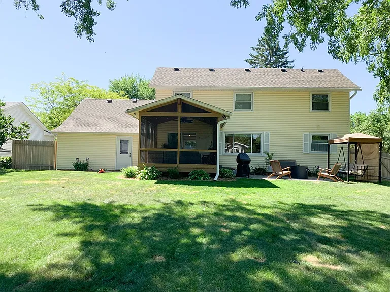 2814 Woodridge Ln — Photo 17