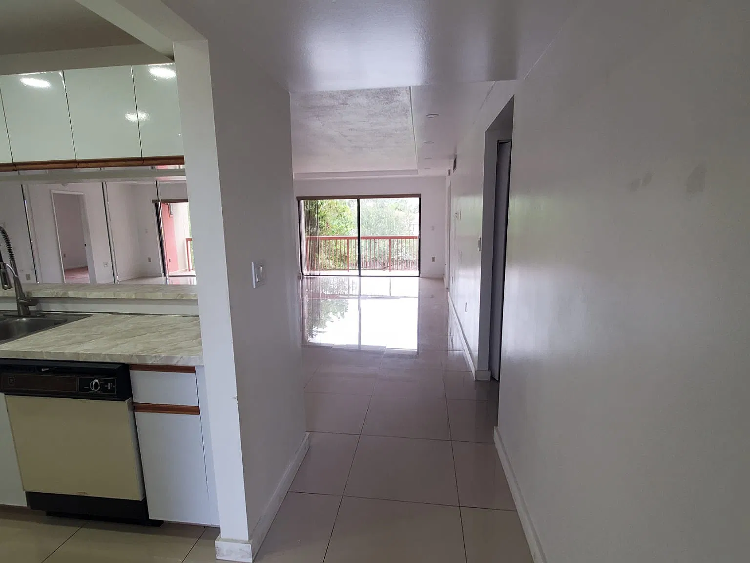 2 bed, 958 sqft, $2,300 — Photo 4