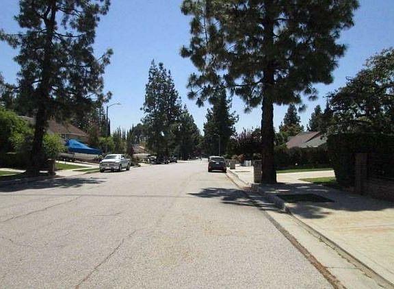 Exterior Neighborhood (street photo)