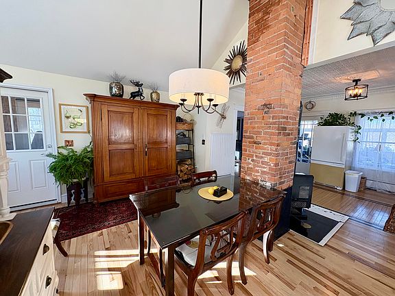 2nd image of 17 Willow Street