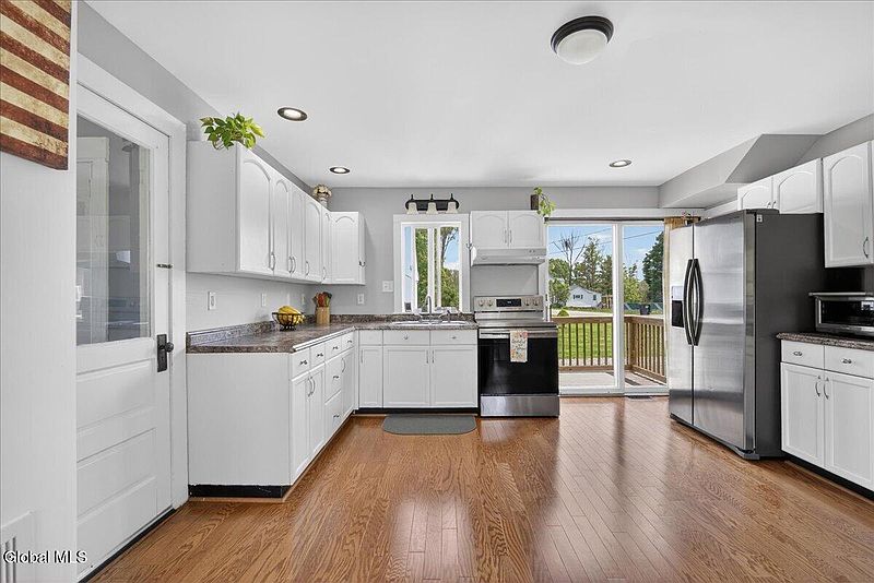 3rd image of 22 Parkhurst Road