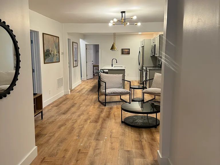 39 Leroy St — Photo 4