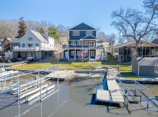 22598 262nd St, Delhi, IA 52223