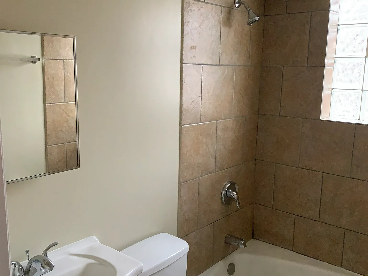 2 bed, 825 sqft, $1,300 — Photo 4
