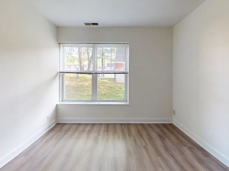 The Commons at Windsor Gardens — Photo 40