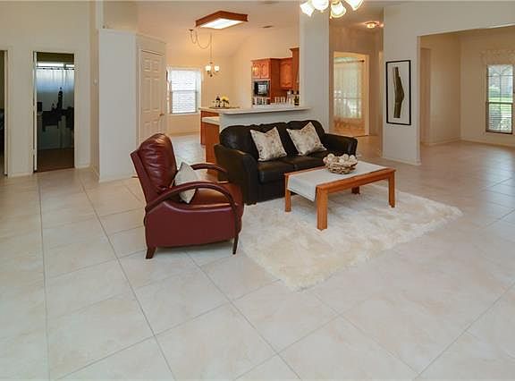 5th image of 1511 Warm Springs Dr