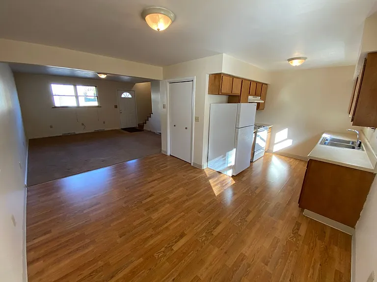 124 Karen Way — Photo 3