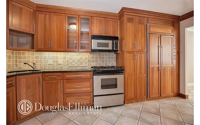 Sold by Douglas Elliman | media 22