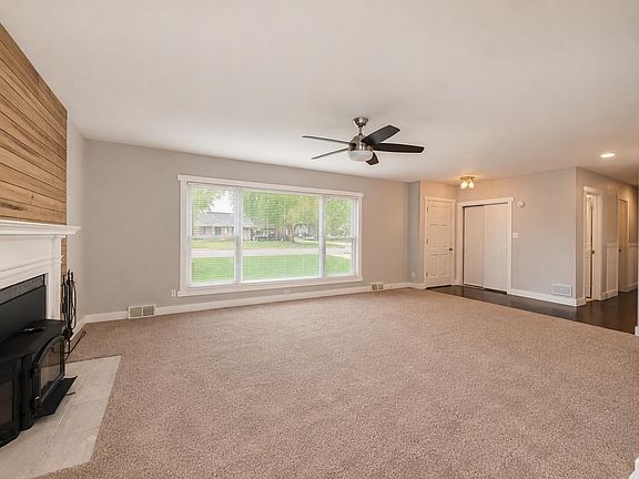 3rd image of 401 John St