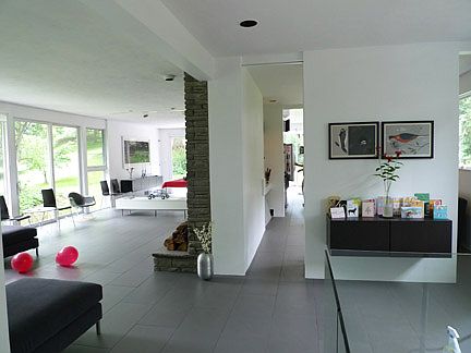 Squaw-hallway