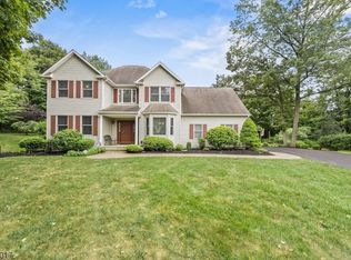 5 Hunters Crossing Rd, Somerset, NJ 08873