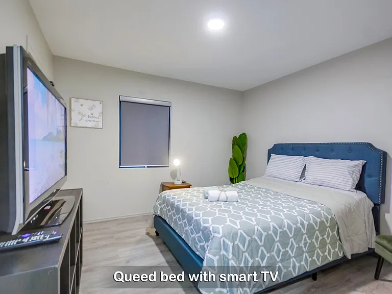 Unwind with your fave shows on your comfy queen bed in Bedroom 3