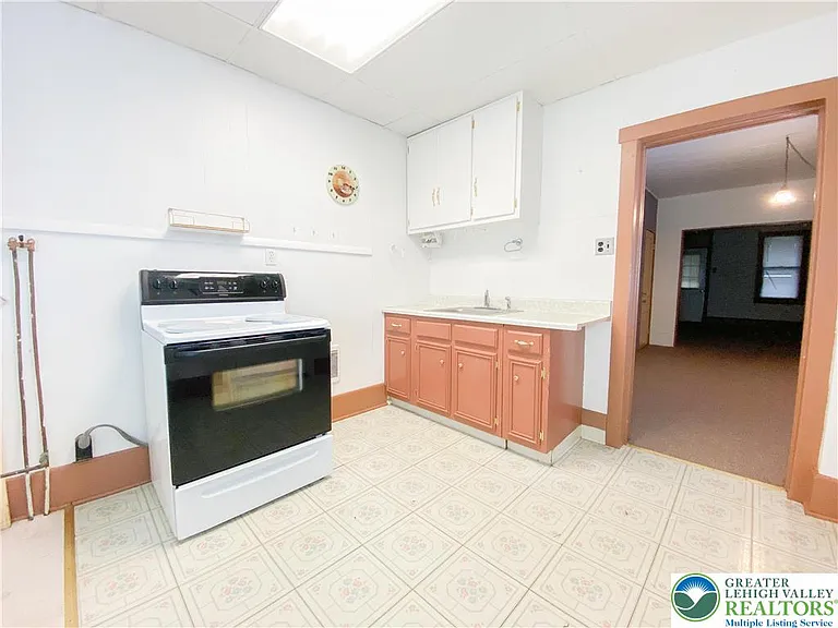 326 Lehigh Ave — Photo 5