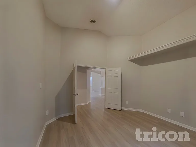 1067 Stoneham Dr — Photo 16