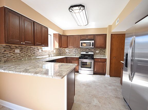 2nd image of 1829 Pastoral Ln