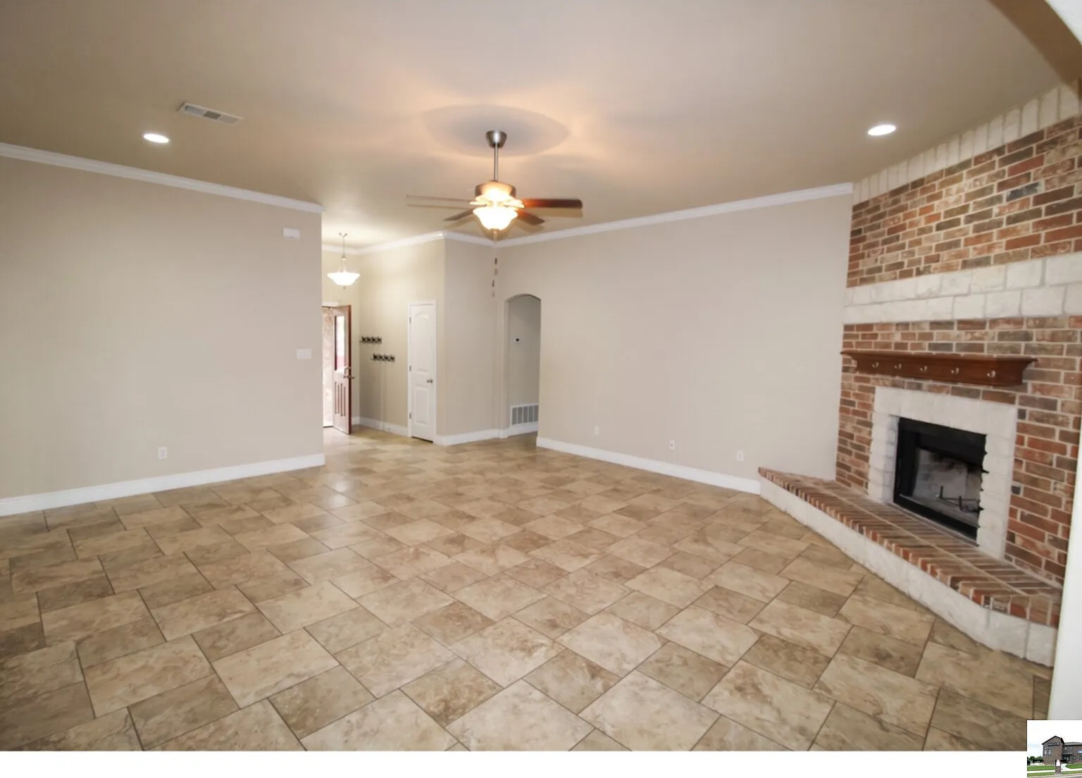 4 bed, 2.0 bath, 1972 sqft, $1,650 — Photo 3