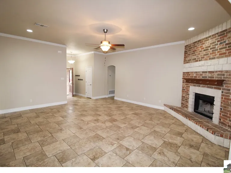1128 Pheasant Cir — Photo 3