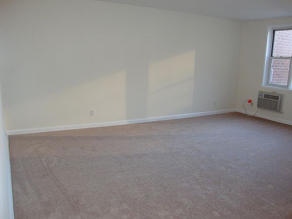 2nd image of 2 Sadore Ln