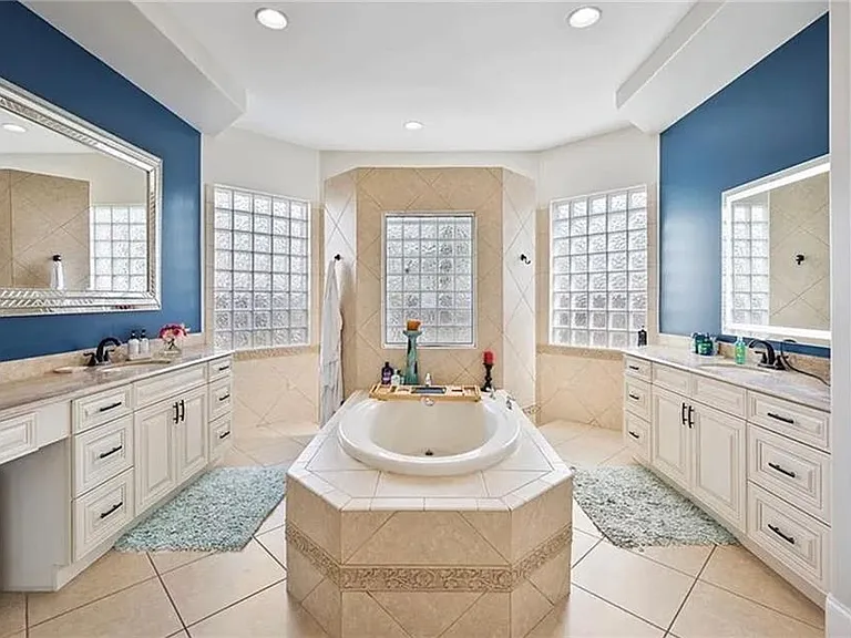 19396 La Serena Dr — Photo 15