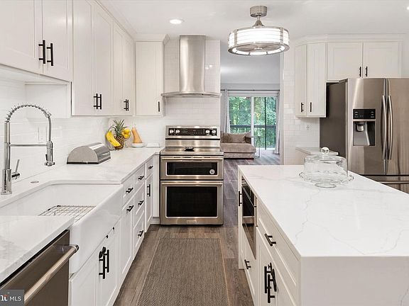5th image of 11927 New Country Ln