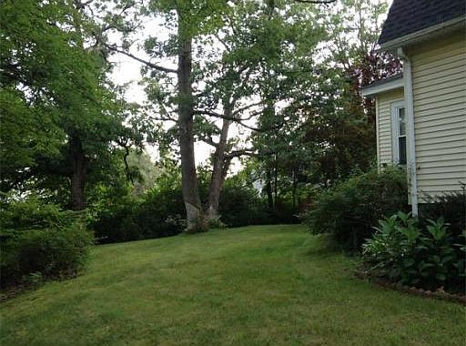 2nd image of 184 College St