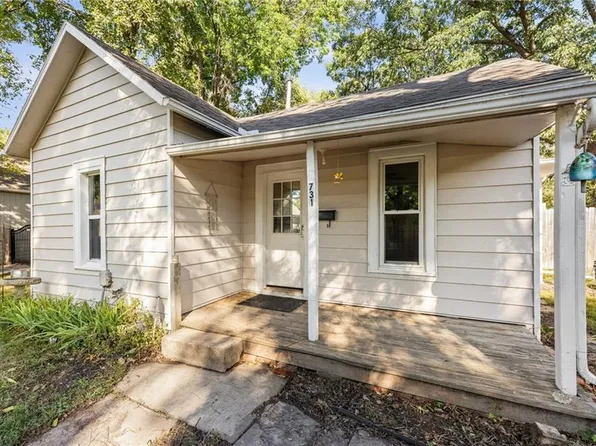 731 S Locust St, Ottawa, KS 66067