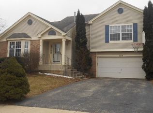 779 White Pine Cir, Lake In The Hills, IL 60156