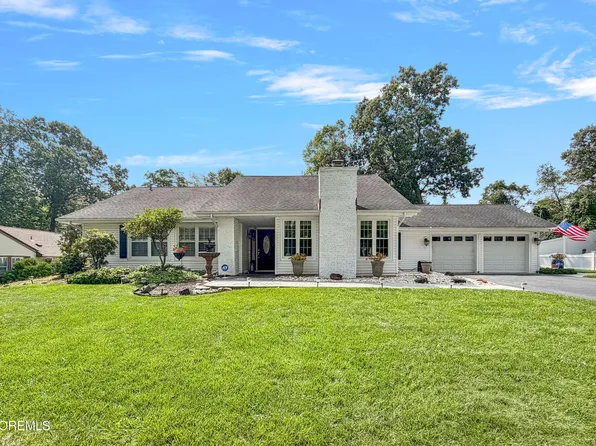 13 Yorkshire Drive, Jackson, NJ 08527