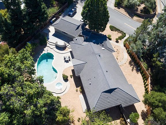 5th image of 14198 Juniper Ln