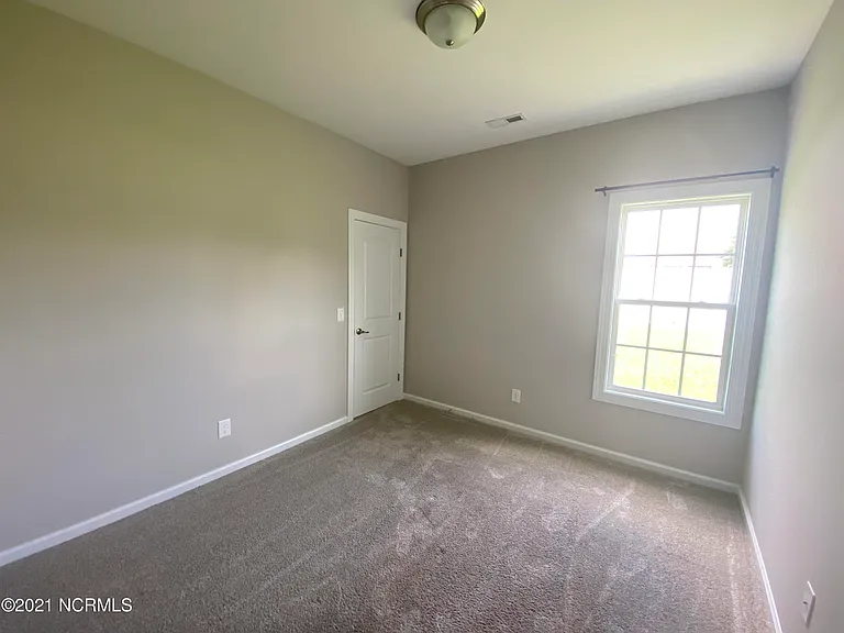 2064 Briarwood Dr — Photo 10