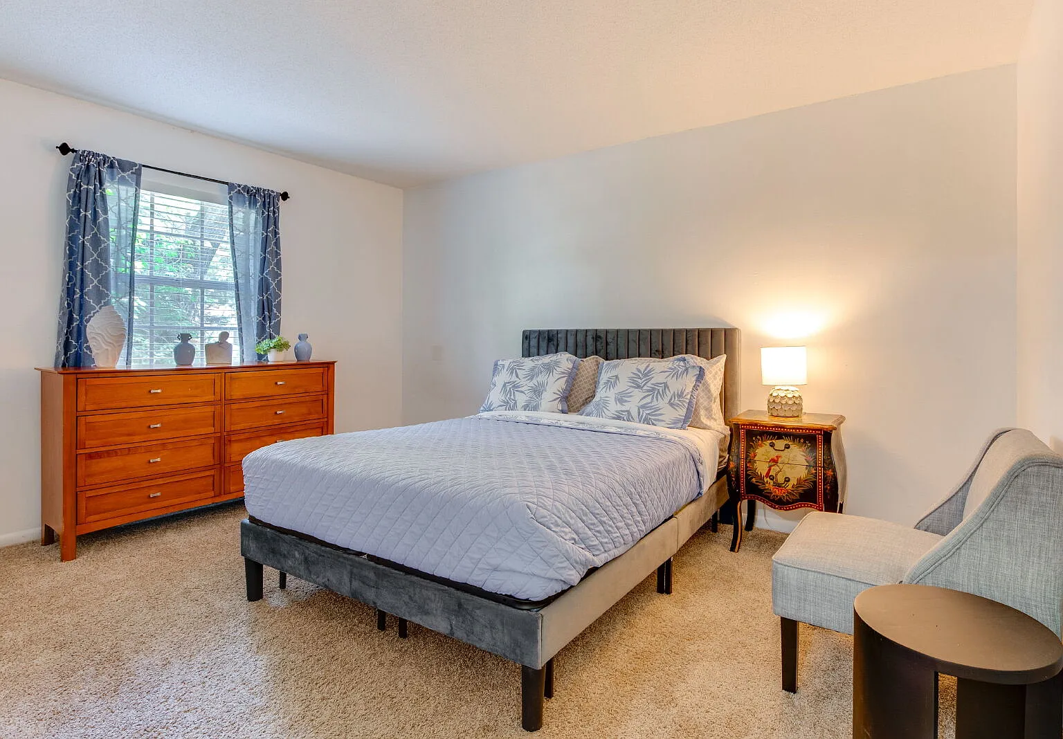 3 bed, 2.0 bath, 1288 sqft, $2,300 — Photo 4