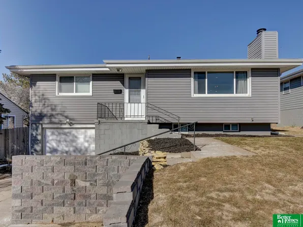 8334 Parker Ct, Omaha, NE 68114