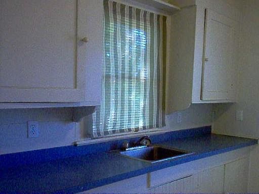 3rd image of 554 S CASTELL AVE