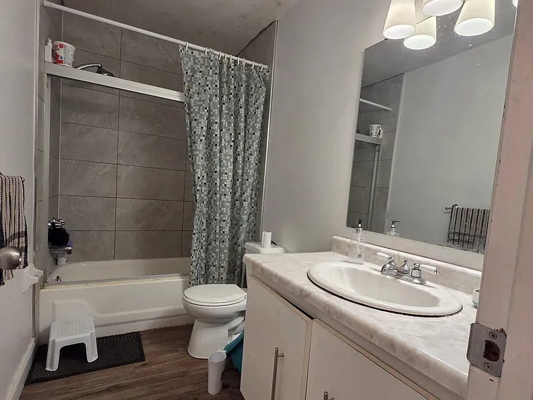 287 Portsmouth Cres E — Photo 14