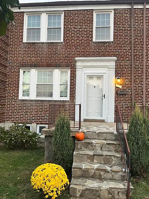 3 bed, 1280 sqft, $2,350 — Photo 1