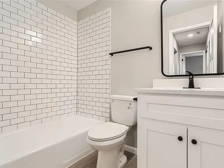 Northwood Apartments — Photo 16