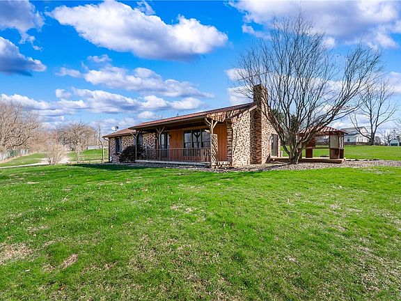 2nd image of 301 Old Plank Rd