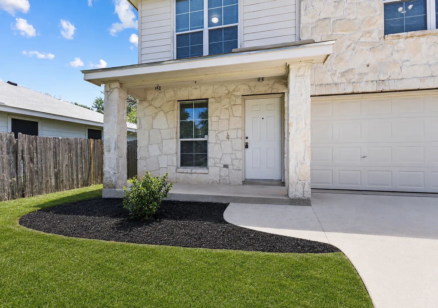 3 Bedroom/2 1/2 Bath Wildhorse Subdivision — Photo 3