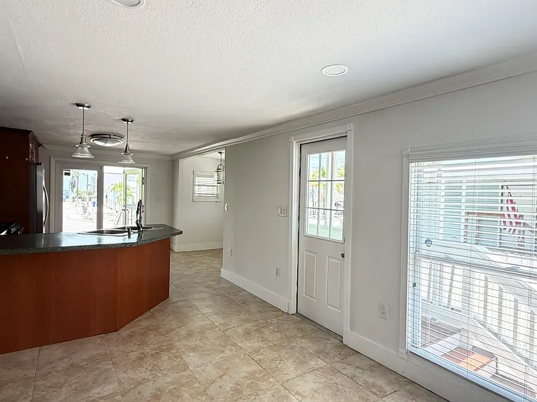 100 Sunset Ln — Photo 8