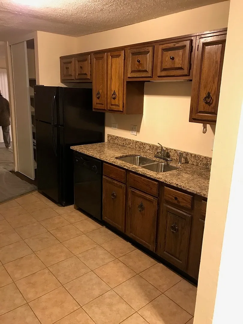 2304 Windsor Ln photo 1
